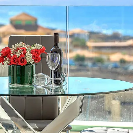 アパート Ocean Garden With Seaview. アデヘ