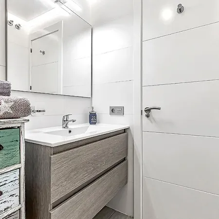 Ocean Garden With Seaview. アパート