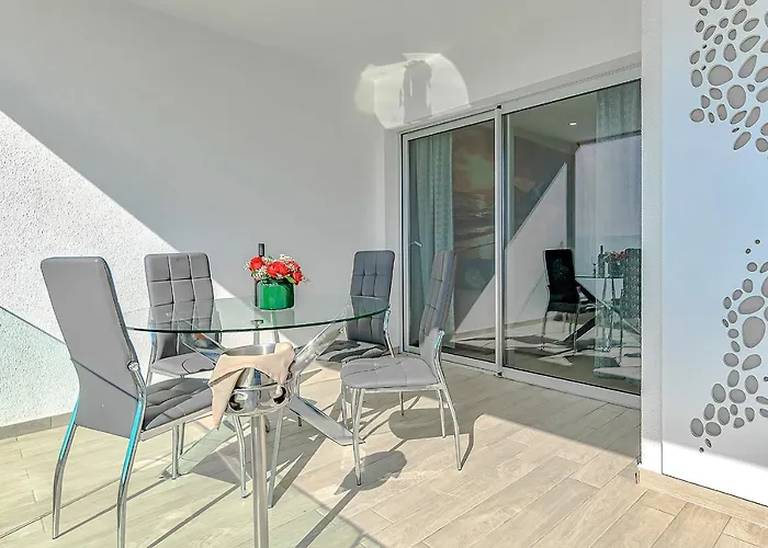 Апартаменти Ocean Garden With Seaview. *